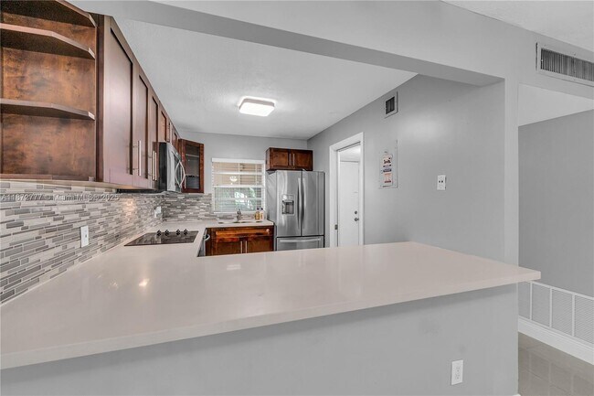 Foto del edificio - 9431 Live Oak Pl