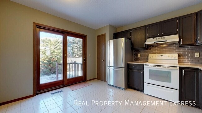 Building Photo - 4712 E Blazewood Dr