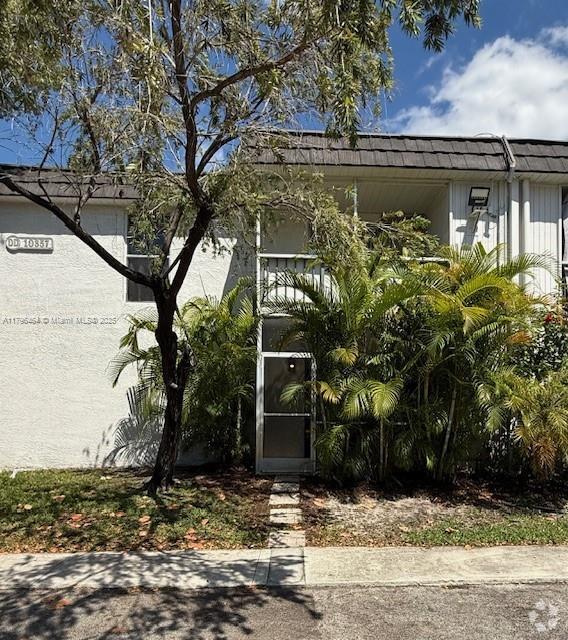 Building Photo - 10357 N Kendall Dr