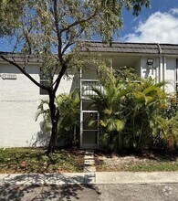Building Photo - 10357 N Kendall Dr