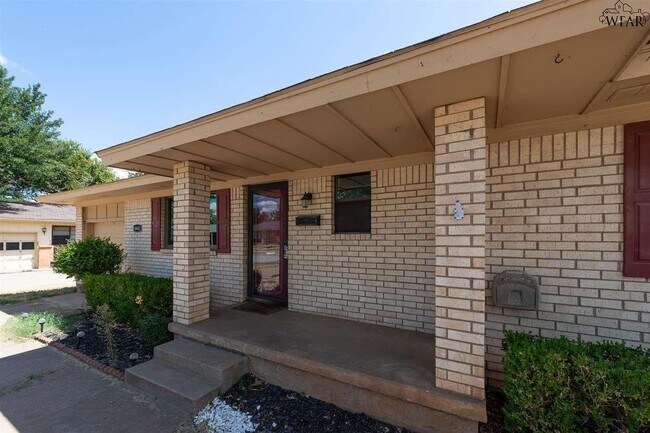 Building Photo - 4661 Briarwood Dr