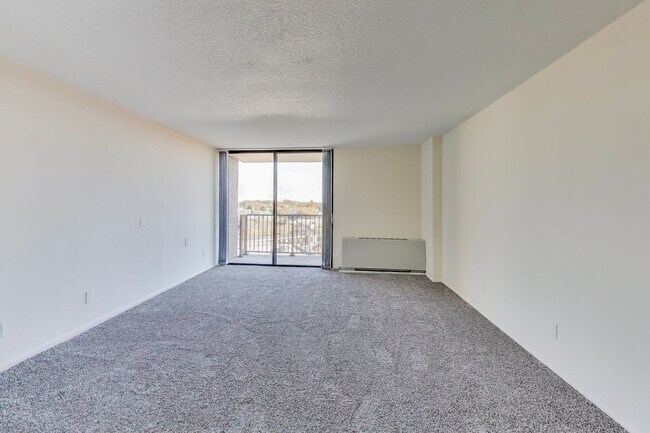 Foto del edificio - Sunny Studio in Downtown Rockville - ALL UTILITIES INCLUDED