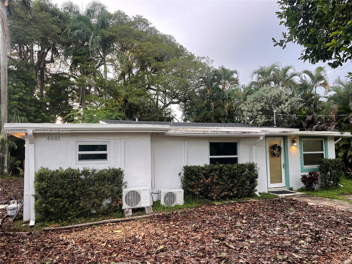Foto principal - 4681 SW 33rd Ave