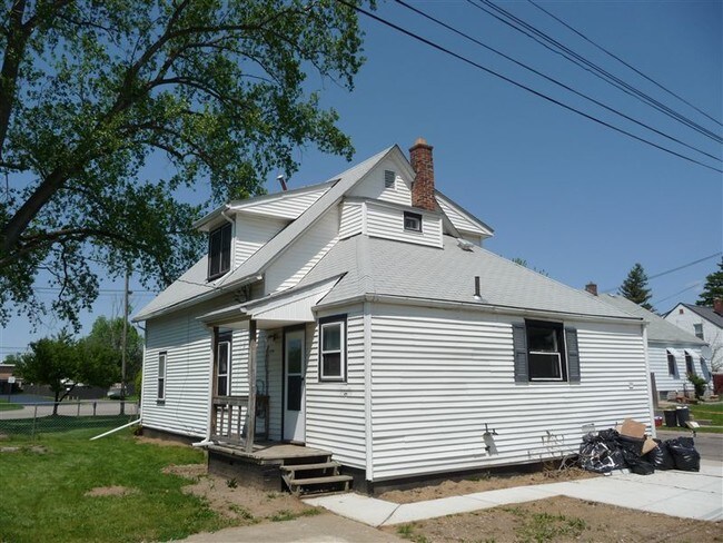 Building Photo - 5250 E 9 Mile Rd