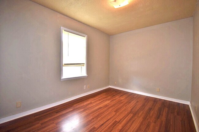 Foto del edificio - 1107 Division St