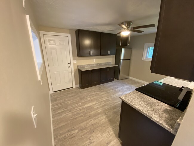 Kitchen - 924 Symonds Plz