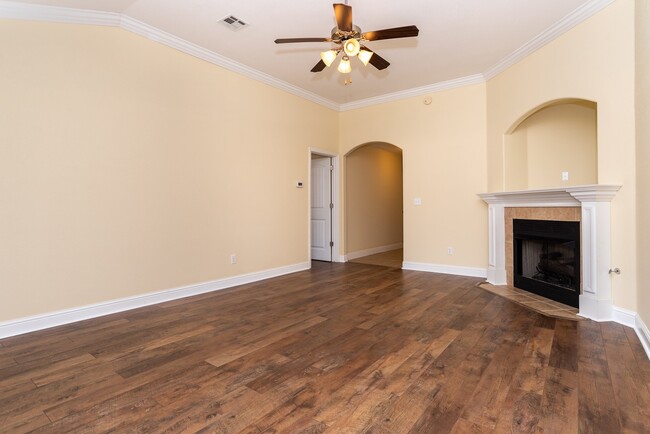 Building Photo - Rogers Home