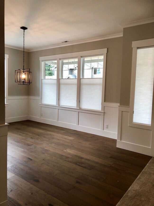 Building Photo - Gorgeous Home in the Wing Point Area of Ba...
