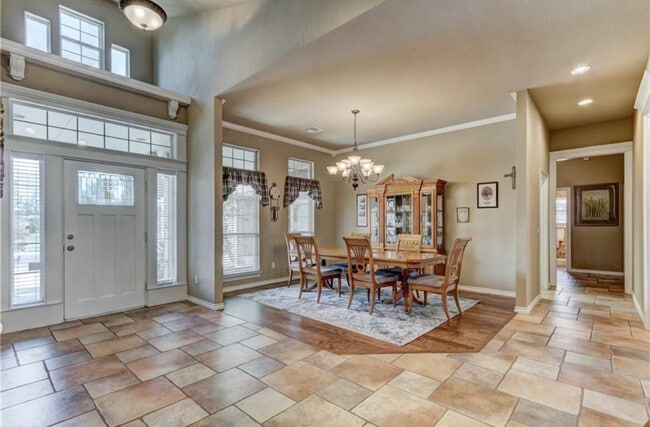 Building Photo - 16512 Village Garden Dr