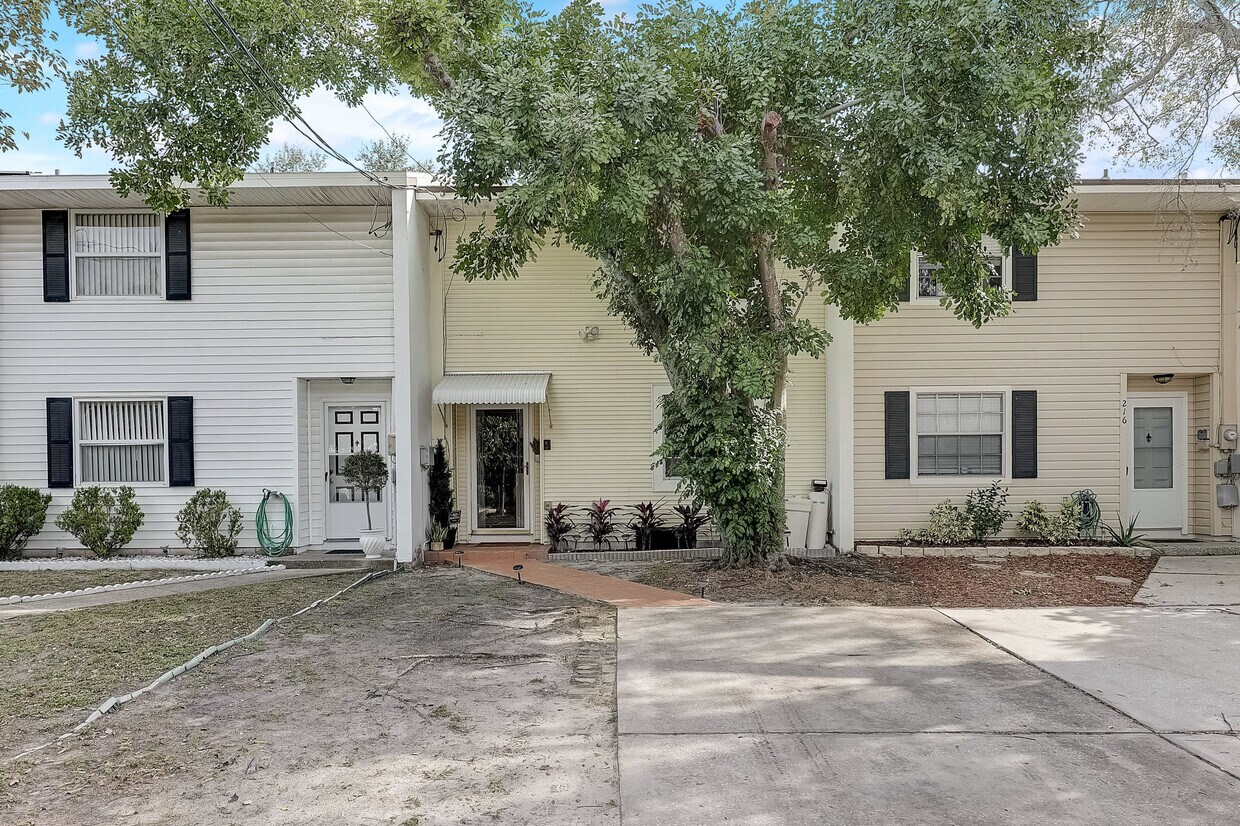 Primary Photo - 214 S Malcolm Ct