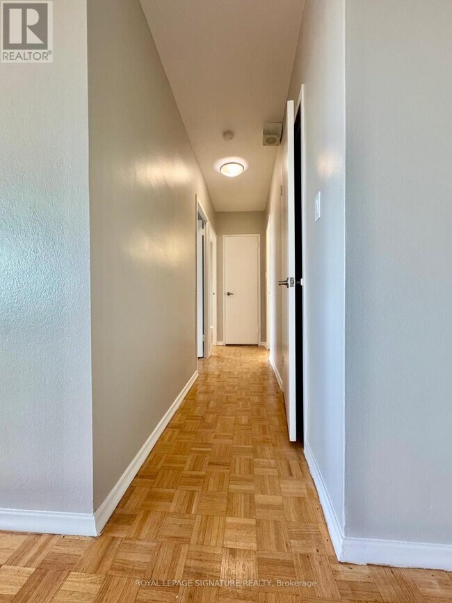 Photo du bâtiment - 6200-6200 Bathurst St