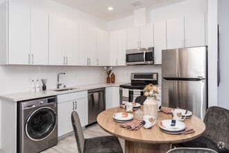 Studio - 628 SF - Crosby