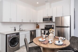 Studio - 628 SF - Crosby