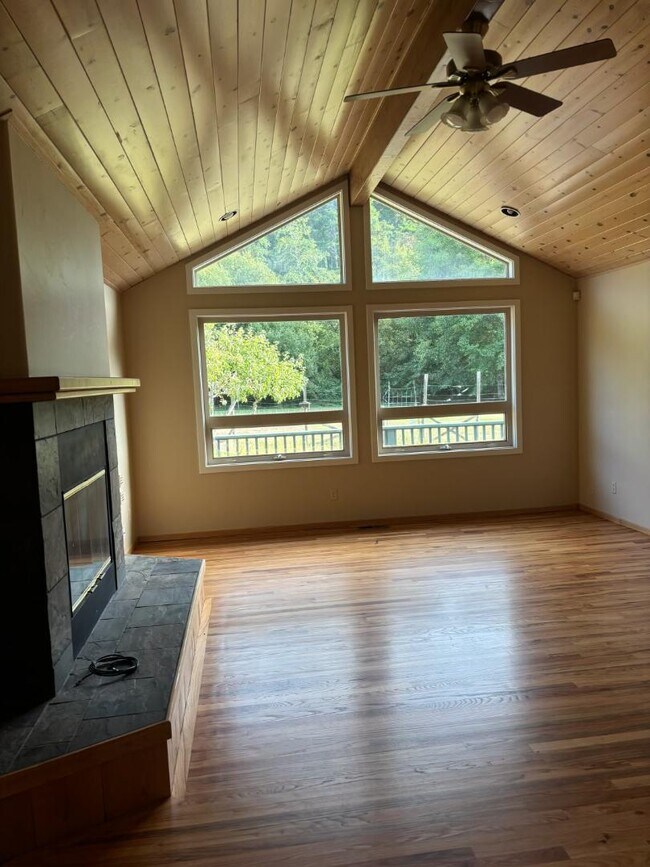 Foto del edificio - 70 Rocky Creek Rd