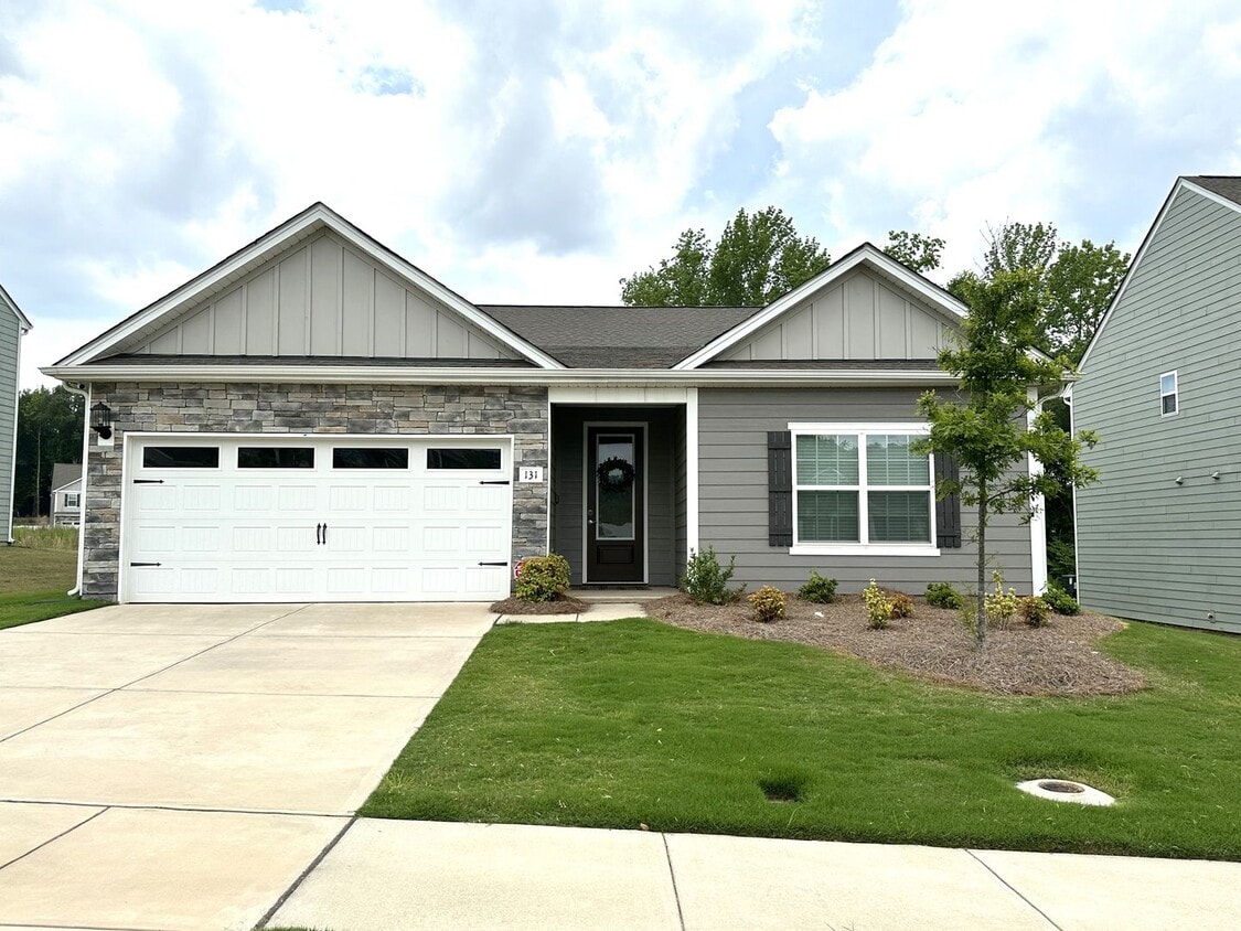 Primary Photo - Charming Ranch Home w/Flex Space
