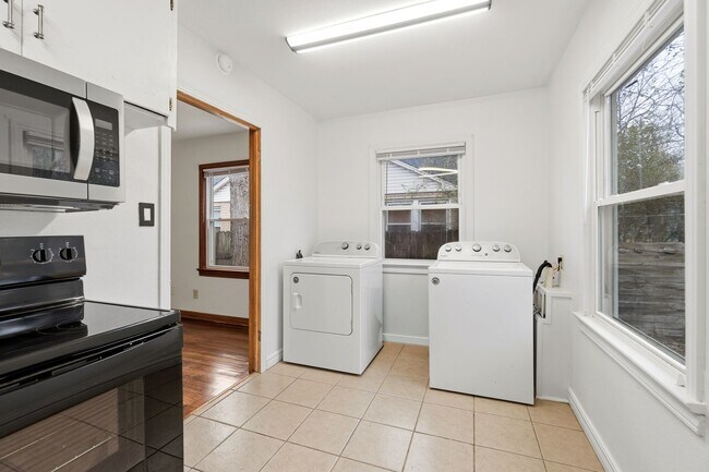 Building Photo - 2022 S P St