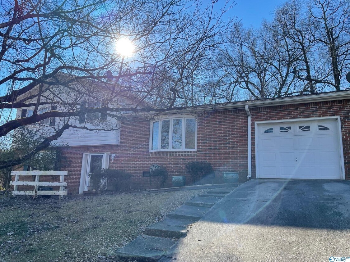 Primary Photo - 2803 Brett Rd NW