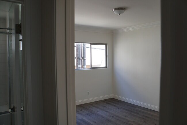 Building Photo - 1200 N Flores St