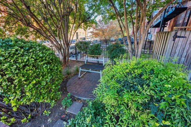 Foto del edificio - Charming & Spacious 2 BD, 2 BA in Columbia...