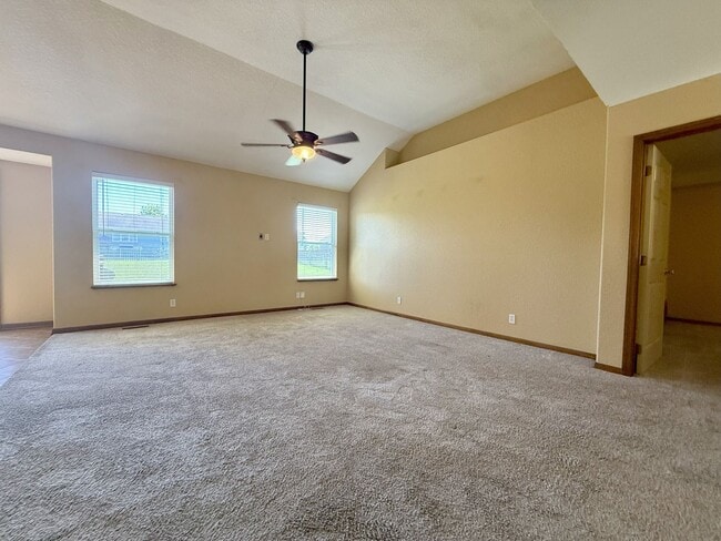 Building Photo - 2301 Magnolia Dr