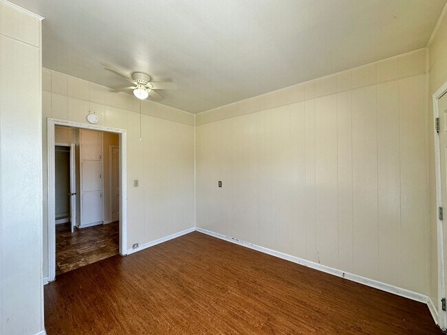 Building Photo - 607 Sutton Dr