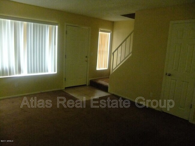 Building Photo - 4828 W Orangewood Ave