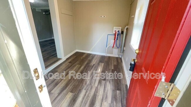 Foto del edificio - 55 Forest Glen Ave