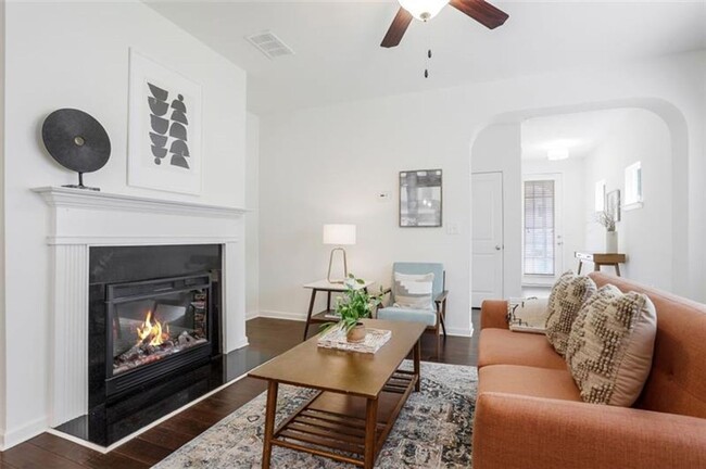 Building Photo - Charming Decatur Townhome for Rent!