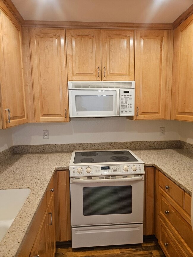 Building Photo - GENESEE - Regency Villas 1 BR Condo, 62+ C...