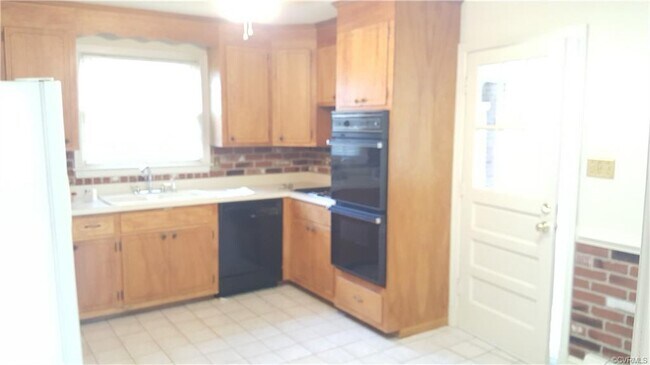 Foto del edificio - 4456 Shoremeade Rd