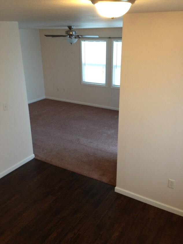 901 E James St, Eureka, IL 61530 Apartments in Eureka, IL