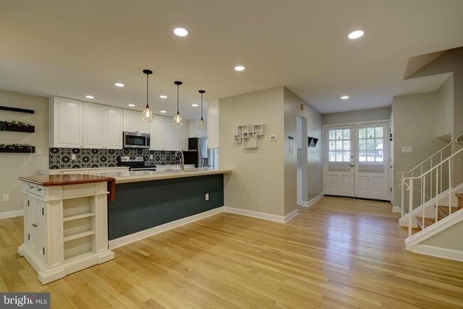Foto del edificio - 8521 Tysons Ct