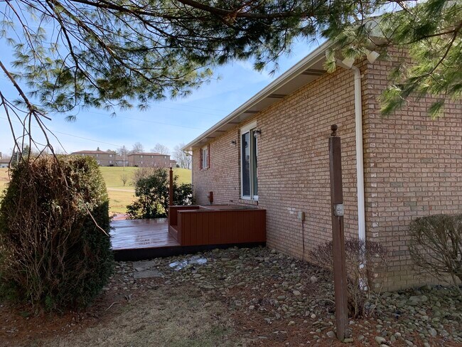 Rear view - 109 Danea Ln