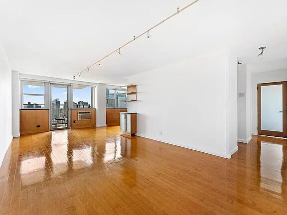 Foto del edificio - 75 Henry St