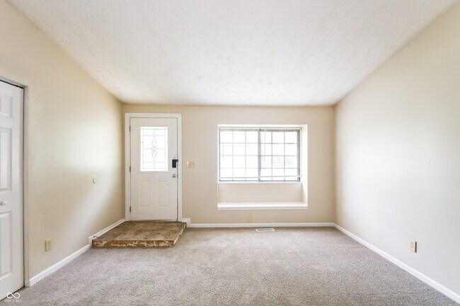 Foto del edificio - 6523 Woodmere Cir