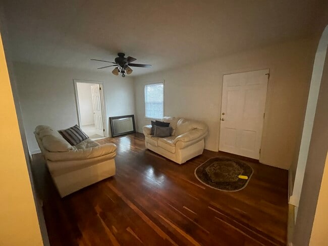 Building Photo - 2727 Stratford Dr