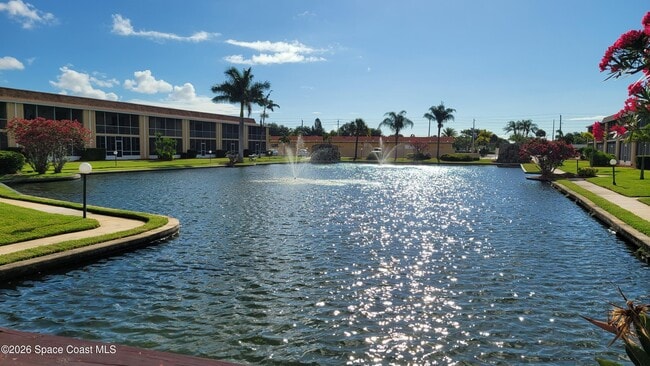 Foto del edificio - 2135 N Courtenay Pkwy