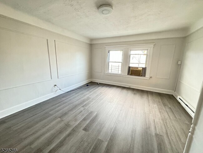 Building Photo - 854 S 15th St