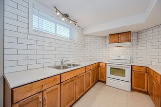 Building Photo - 986 Edinburgh Rd S