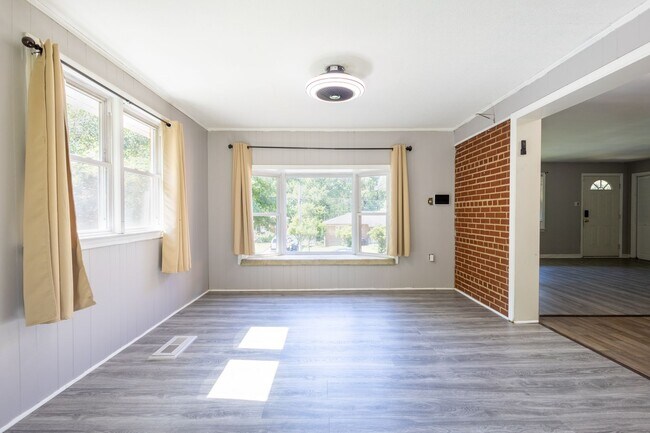 Building Photo - Beautiful 3 BR/2 BA Single-Family Home in ...