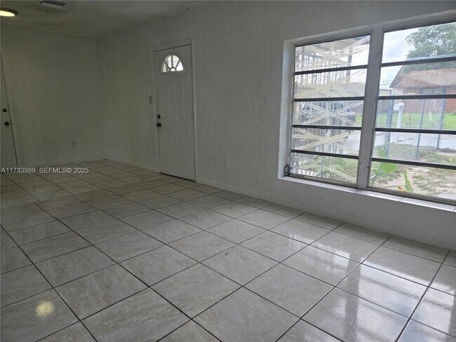 Foto del edificio - 3310 NW 214th St