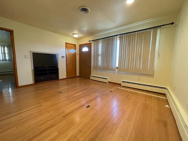 Building Photo - 407 Redcliffe St