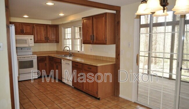 Foto del edificio - 4035 Huckleberry Row