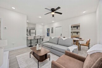 Building Photo - 9129 Brandon St