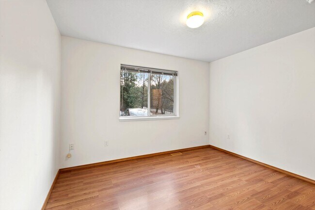 Building Photo - 1323 W Qualchan Dr