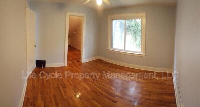 Foto del edificio - 556 Leonard St NE
