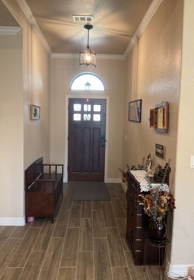 Foto del edificio - AVAILABLE NOW!