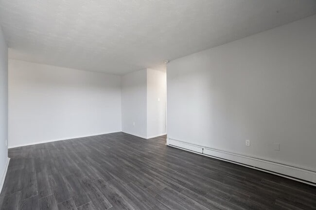 Building Photo - Springbank Manor