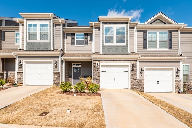 Terrific 3 BR/2.5BA Townhouse in Hillsborough! - Terrific 3 BR/2.5BA Townhouse in Hillsborough!