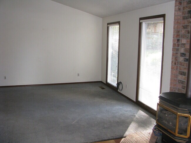 Foto del edificio - Three Bedroom with Wood Stove